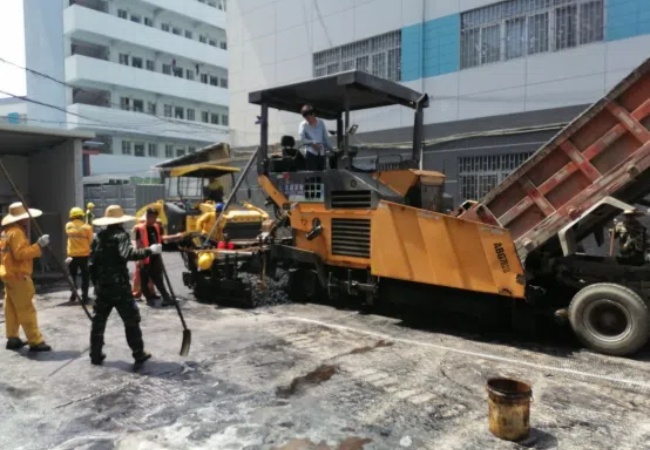 園區(qū)道路瀝青攤鋪