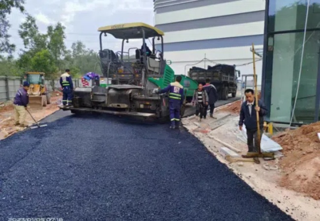 物流園道路瀝青攤鋪